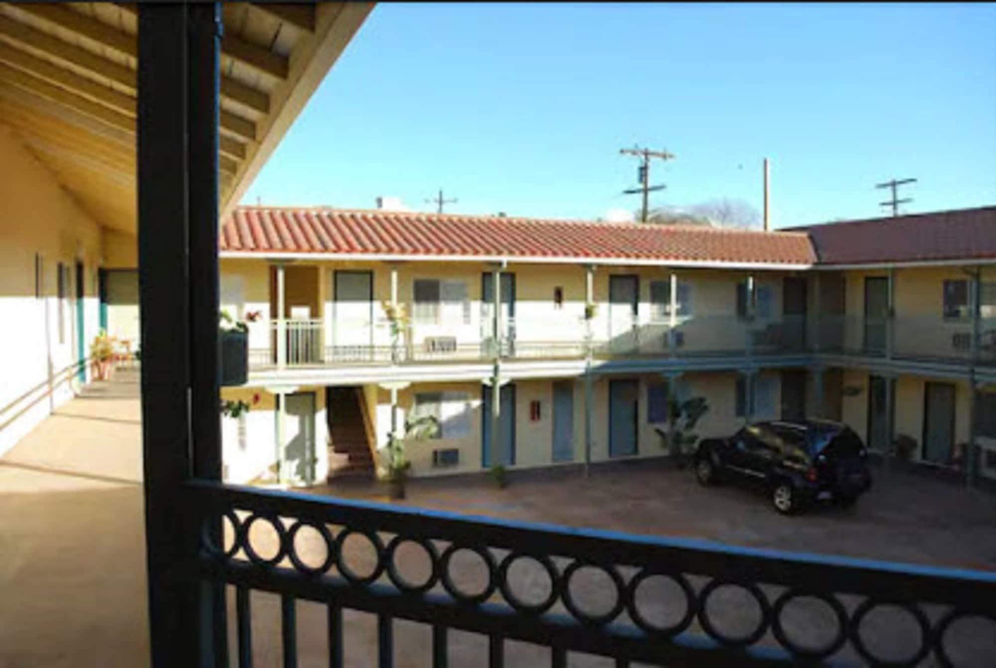 Bella Capri Inn And Suites 카마리오 외부 사진